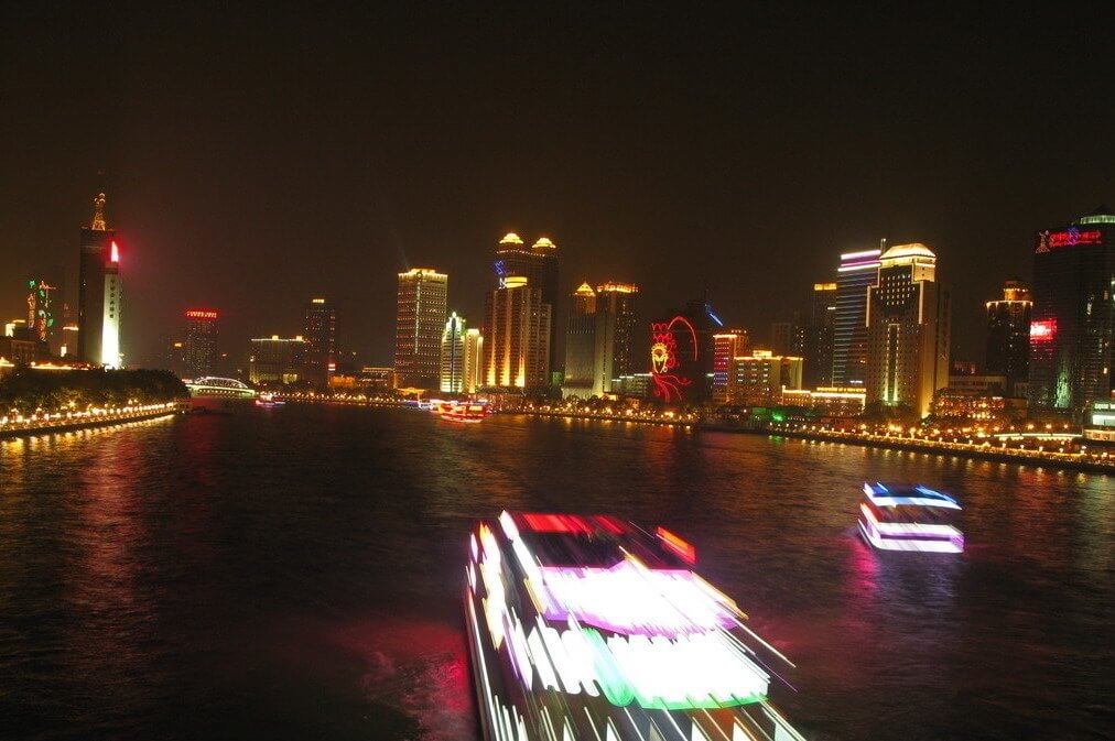Night tour of the Pearl River