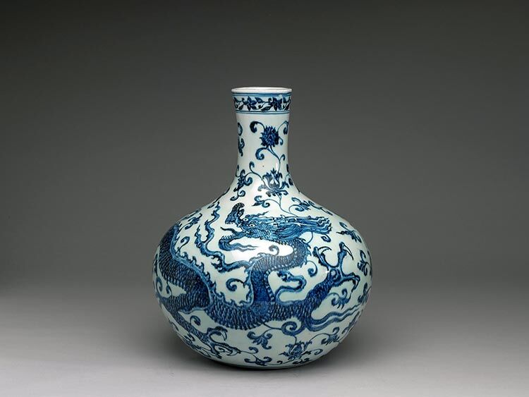 Botol Celestial bercorak Naga Dinasti Ming Yongle Biru dan Putih Andrographis