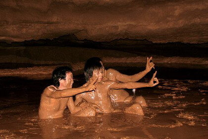 Mandi Lumpur Dalam Water Cave