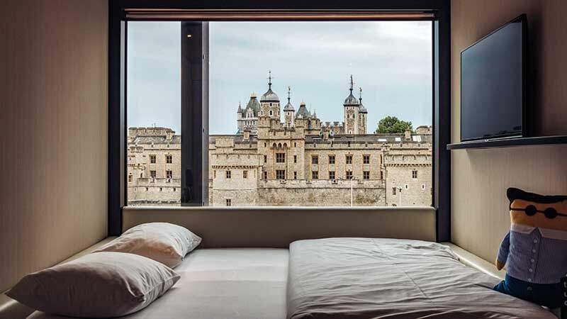 Hotel di Bandar London. Bayangkan bangun dari pemandangan Menara London. Begitu banyak sejarah dalam satu bingkai tetingkap.