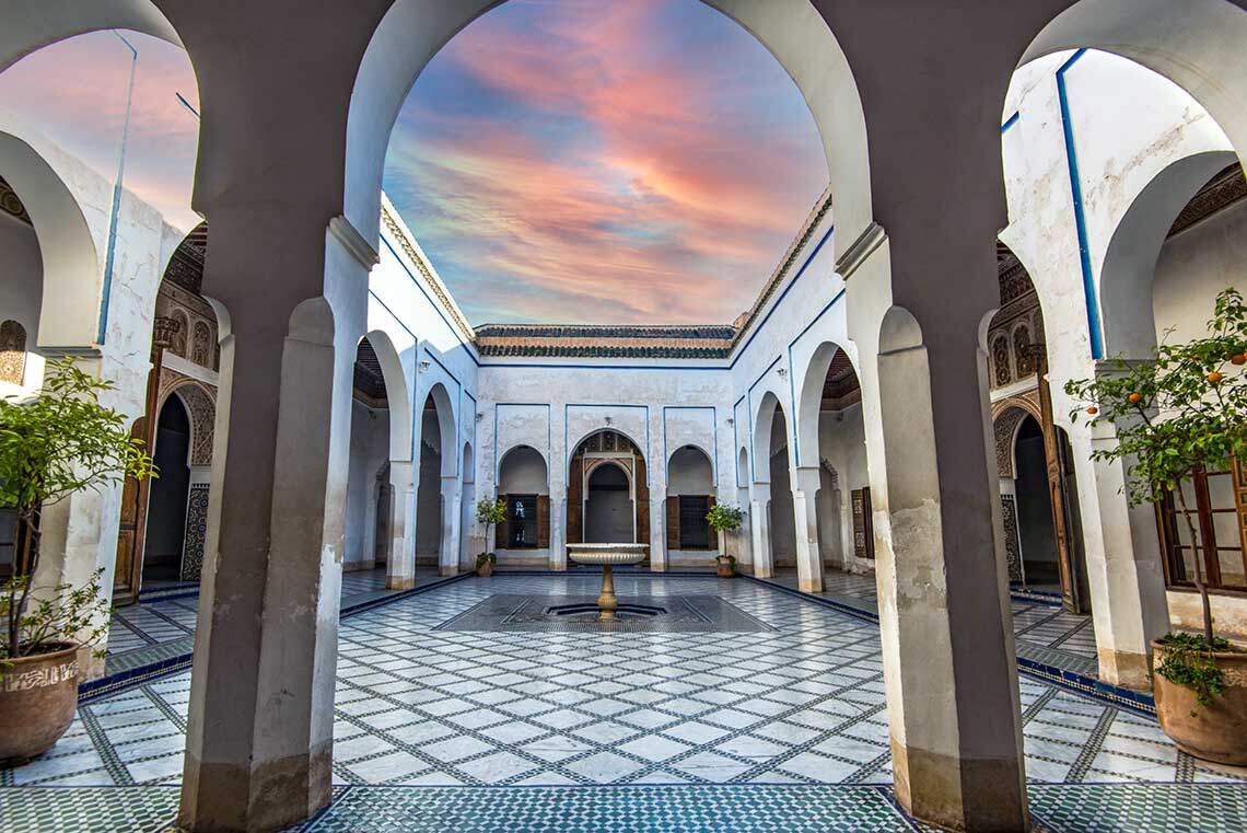 Istana Bahia dengan Jubin dan Air Mancur Tradisional Arab, Marrakesh