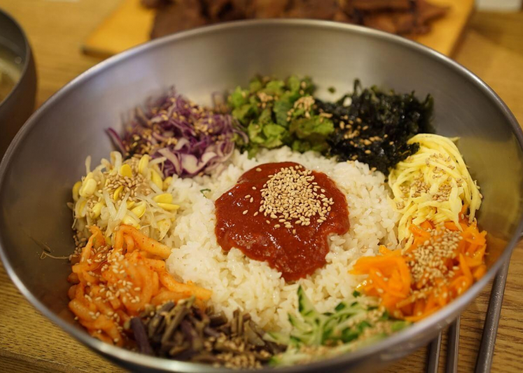 Makanan asas masyrakat Korea adalah terdiri daripada sayuran dan makanan organik jeruk