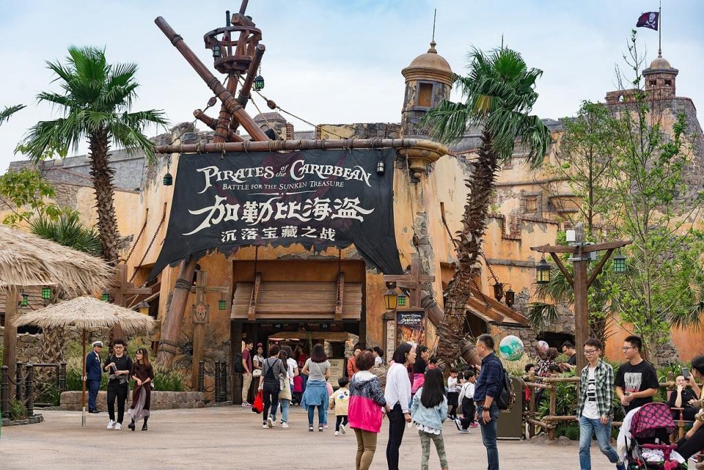 Entrance_to_Pirates_of_the_Caribbean_Battle_for_the_Sunken_Treasure_at_Shanghai_Disneyland_Park