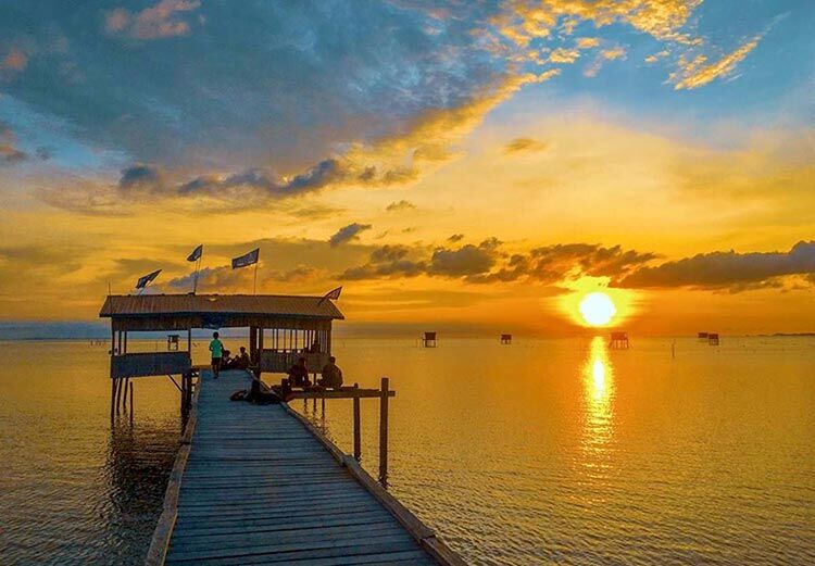 Matahari terbenam di persisiran Pulau Banggi