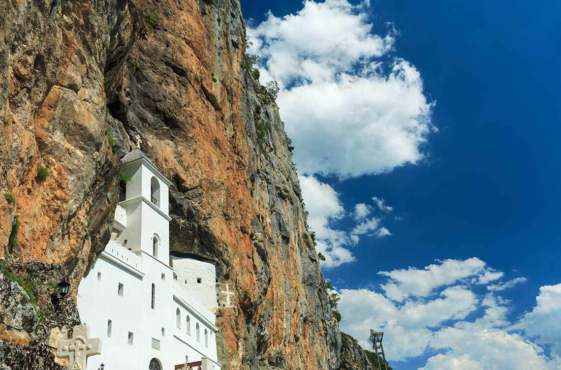 Montenegro, Balkan, pemandangan di Ostrog ortodox Monastery