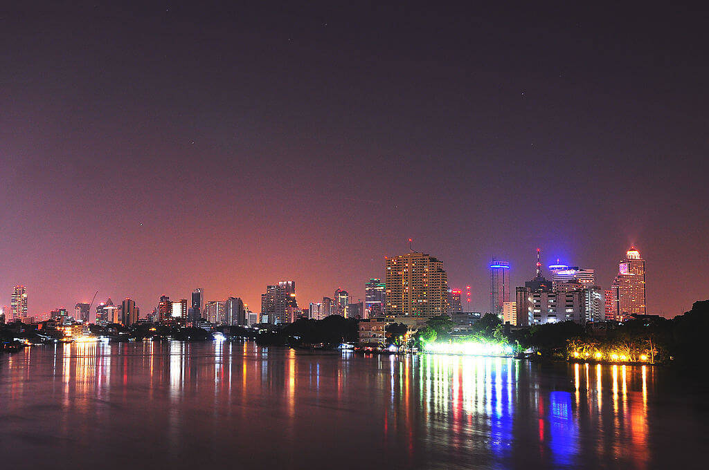 Pemandangan Malam Chao Phraya