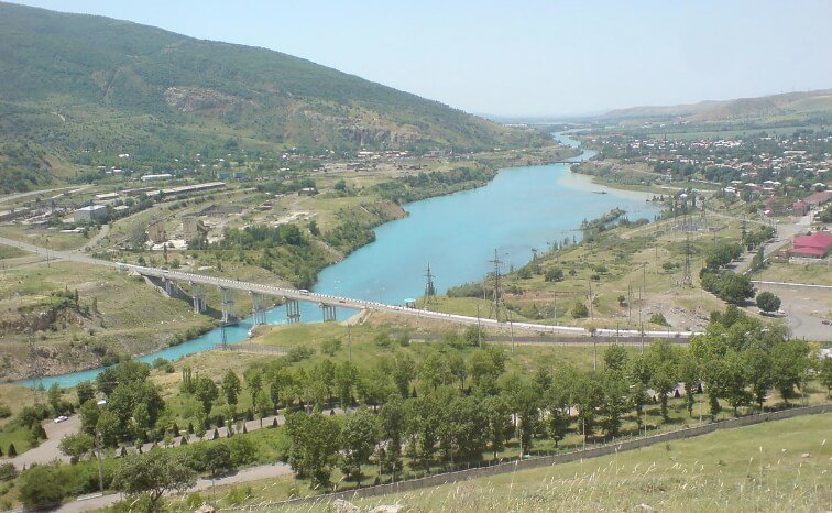 Tasik Bozsu Daro Sungai Chirchiq