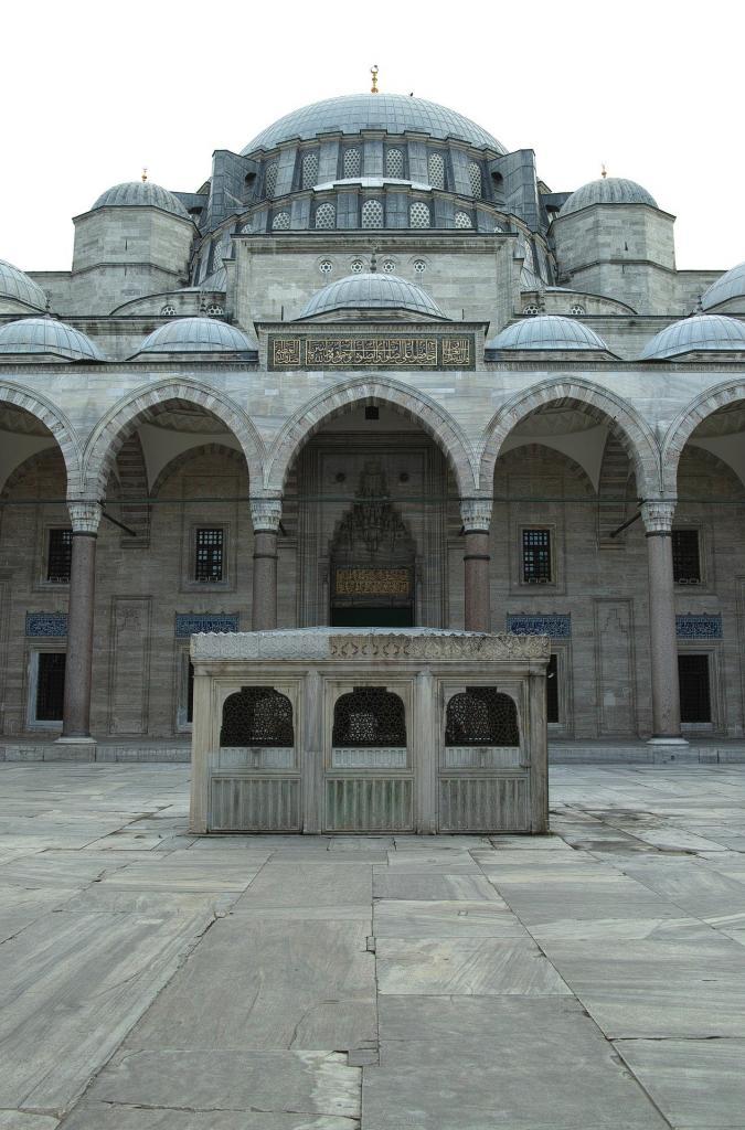 süleymaniye-cami-minaret-istanbul