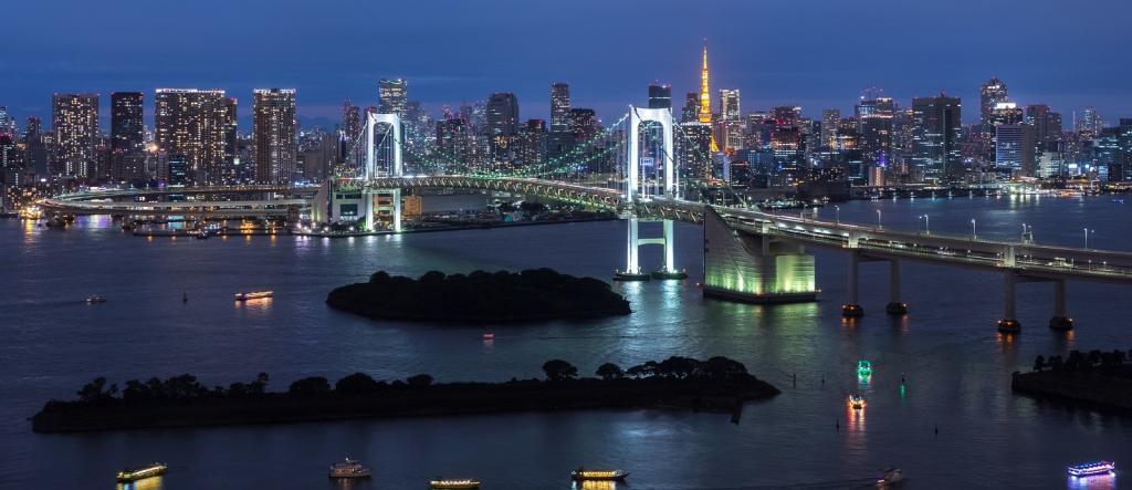 Panorama Jambatan Rainbow pada waktu malam, Tokyo, Jepun