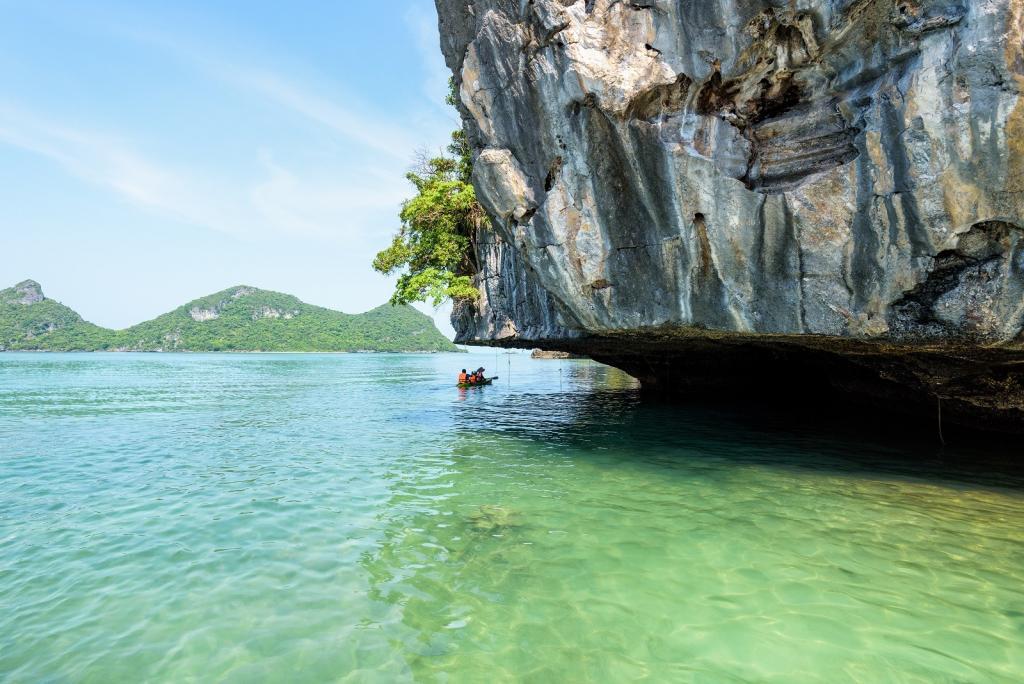 Tourists are kayaking. Enjoy the natural scenery of the sea and beautiful islands at Koh Mae Ko island in Mu Ko Ang Thong National Park, Surat Thani, Thailand
