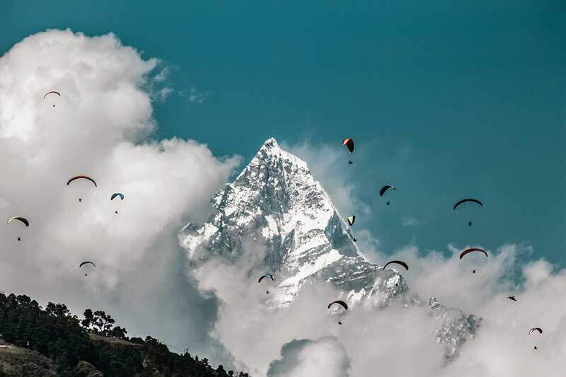Aktiviti paragliding juga popular di kawasan Pokhara