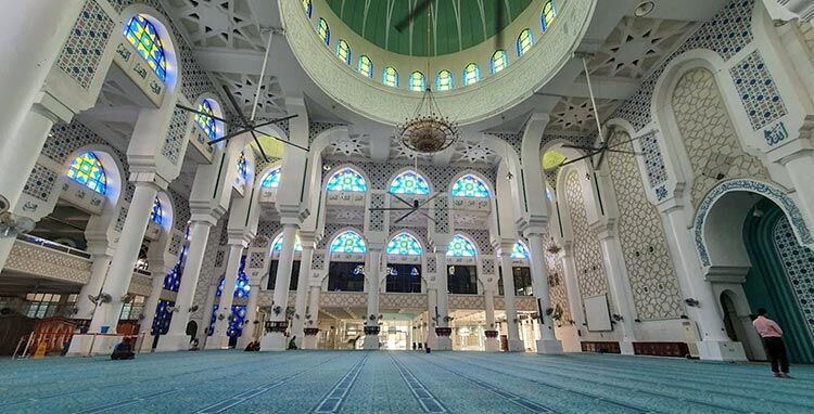 Rekaan dalaman masjid Negeri Pahang ini jugak unik dan cantik