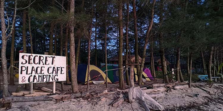Secret Place Beach Cafe & Camping