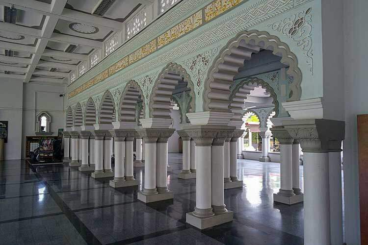Seni bina dalam Masjid Zahir
