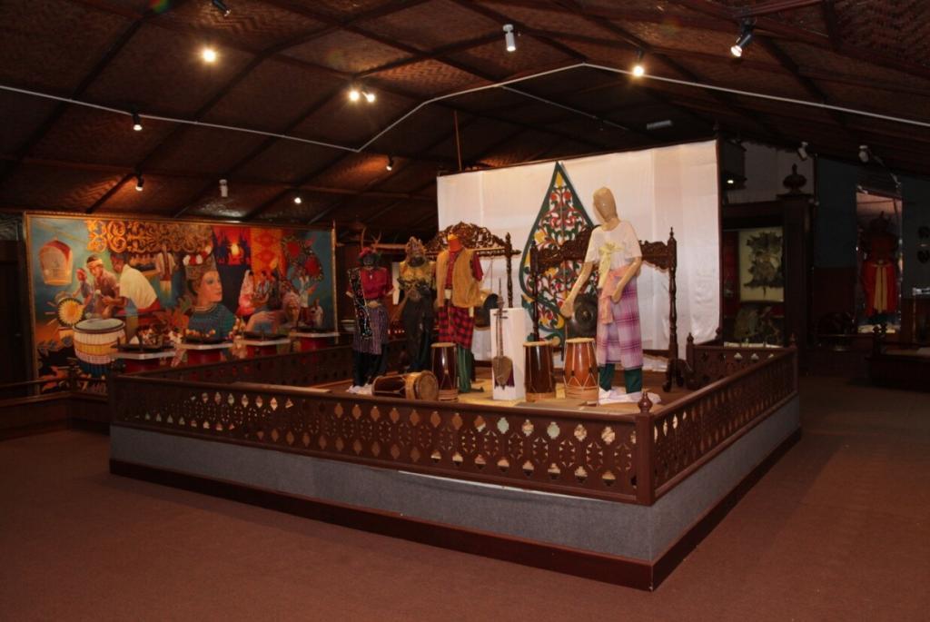Koleksi alat-alat muzik tradisional negeri Kelantan