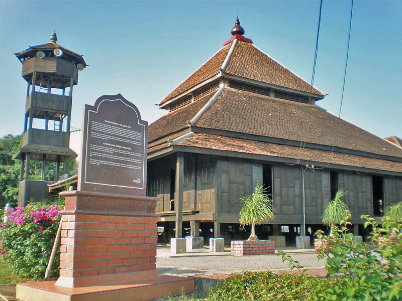 Masjid Kampung Laut dikatakan sebagai masjid tertua di wilayah ini, dipercayai telah wujud lebih dari 250 tahun.