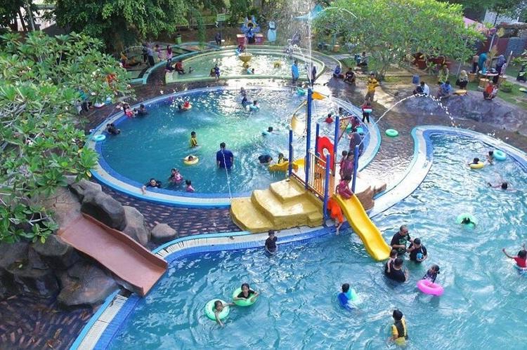 Taman Indera Petra Terletak di hadapan Bangunan Kerajaan SUK Kota Bharu