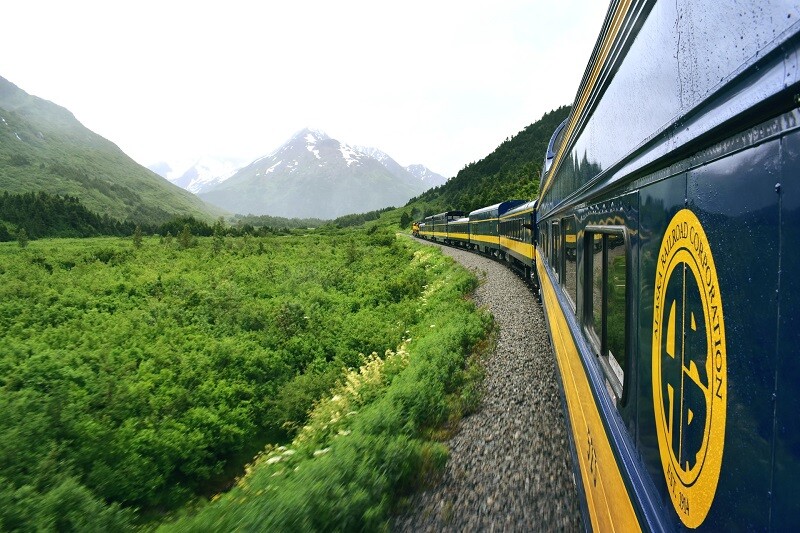Menaiki keretapi menuju ke Homer Alaska | Imej oleh: Drew Farwell
