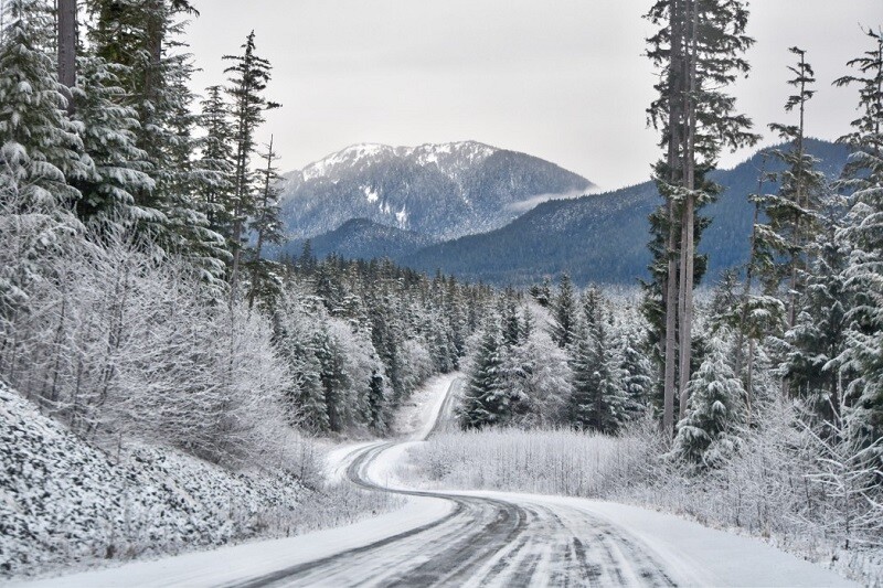 permulaan musim sejuk. Juneau Alaska dari hujung jalan menuju ke bandar yang indah bersalji | Imej oleh: Mali Sun Shine