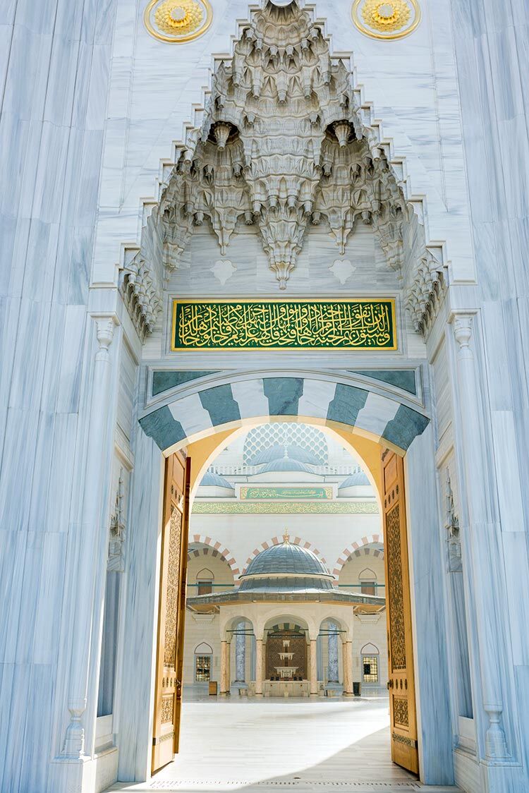 main-entrance-view-of-grand-camlica-mosque