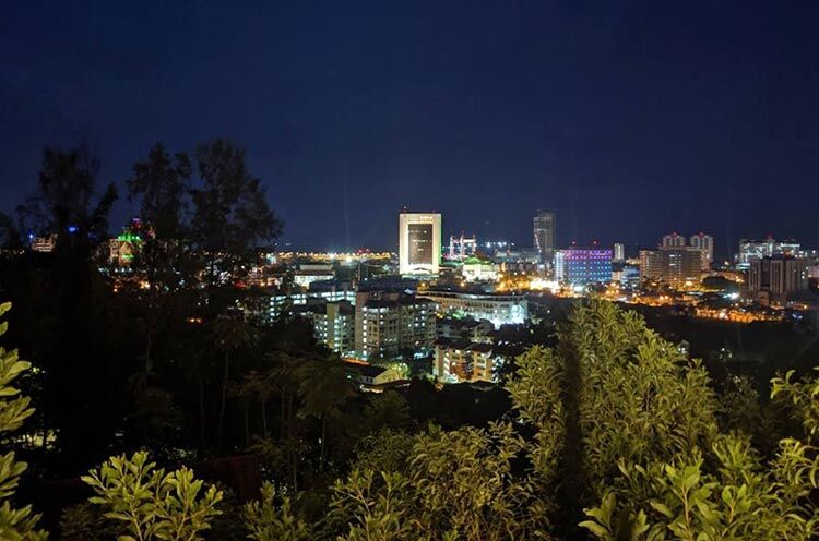 Pemandangan waktu malam di Bukit Panorama | Imej oleh: Fareez Sadikan