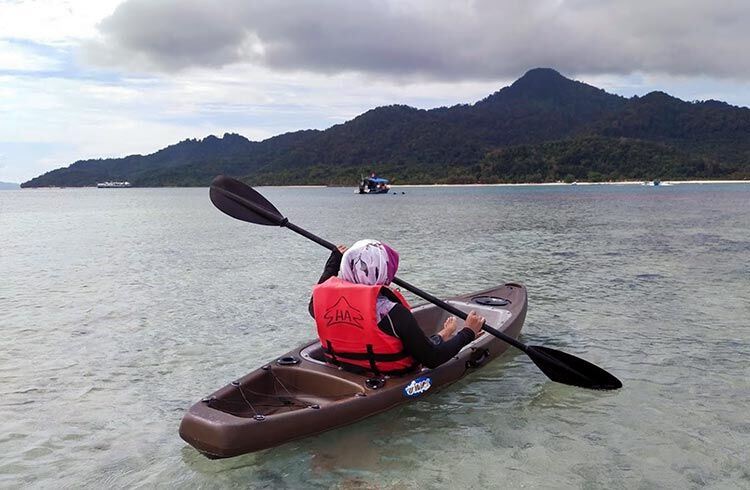 Aktiviti-Kayak-di-Pulau-Tinggi-Siti-Zaidah