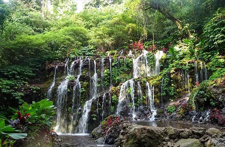 Cunca-Wulang-Waterfall-Edu-Achon