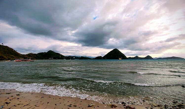 Pemandangan-Laut-dari-Kampung-Ujung-Gita-Prasetya-Adiguna