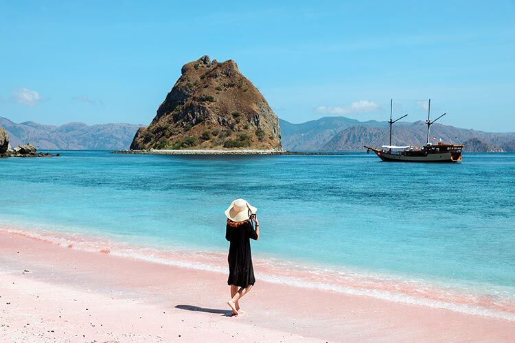 Pink-Beach-Pulau-Padar-Labuan-Bajo-Indonesia