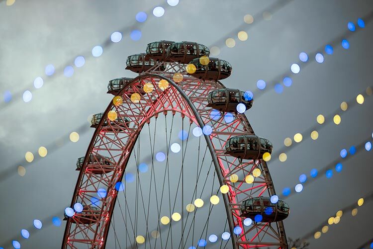 the-london-eye-seen-through-christmas-lights