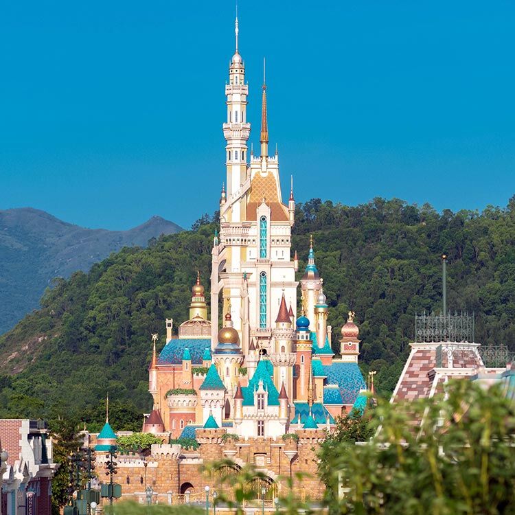 Hong-Kong-Disneyland-Castle-Of-Magical-Dreams
