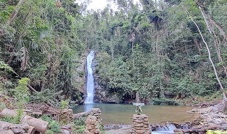 Pamuayan-Waterfalls-Robert-Hintz