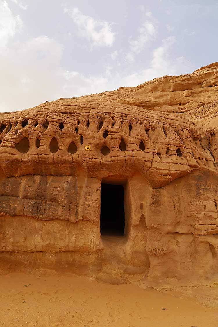 al-ula-city-the-nabataeans-or-nabateans-tombs-2
