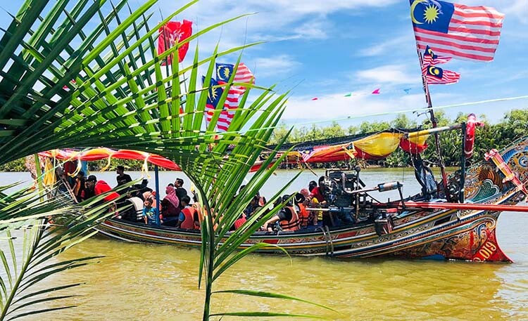 Pasar-Terapung-Pengkalan-Datu-Jamaliah-Said