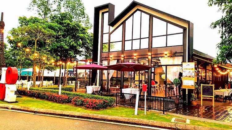 Raccoon-Garden-Cafe-Restaurant