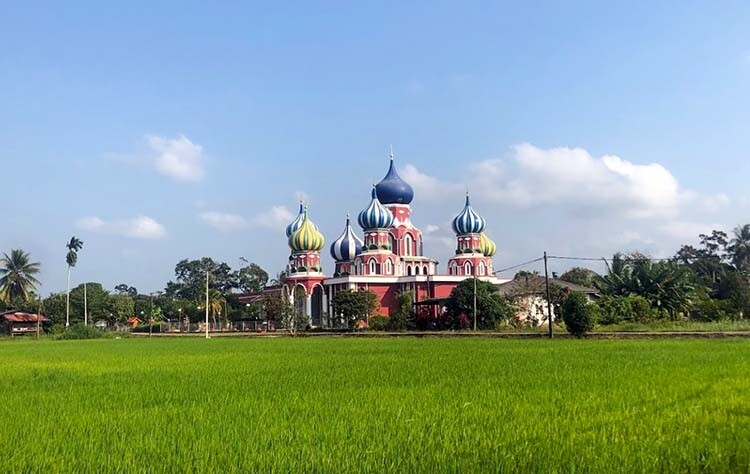 Masjid-Lapan-Kubah-Alif-Darsim