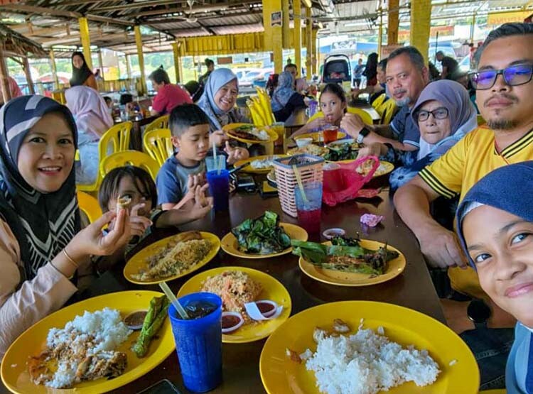 Warung-Aziz-Satar-2-Teluk-Mak-Nik-Fazie