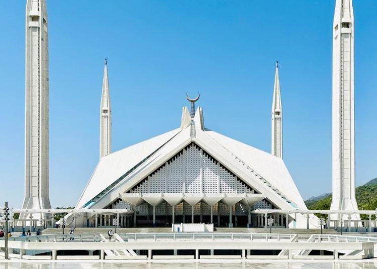 Faisal-Mosque-in-Islamabad-Pakistan