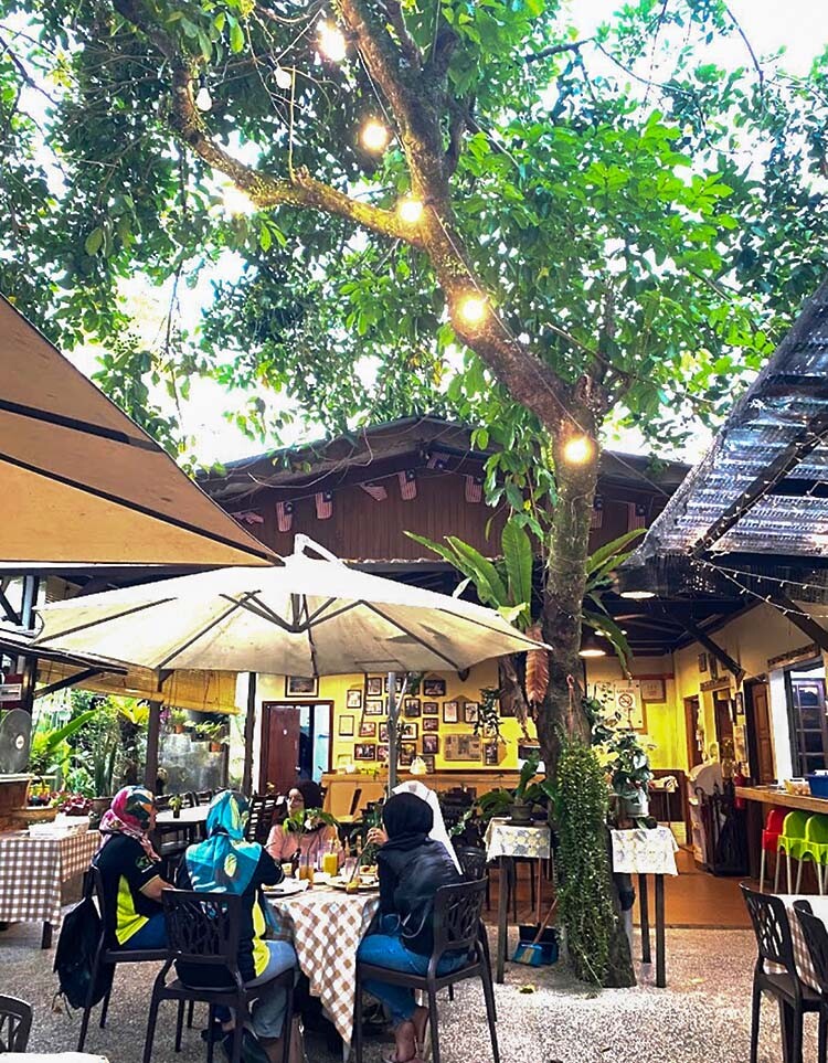 Aunty Aini’s Garden Cafe