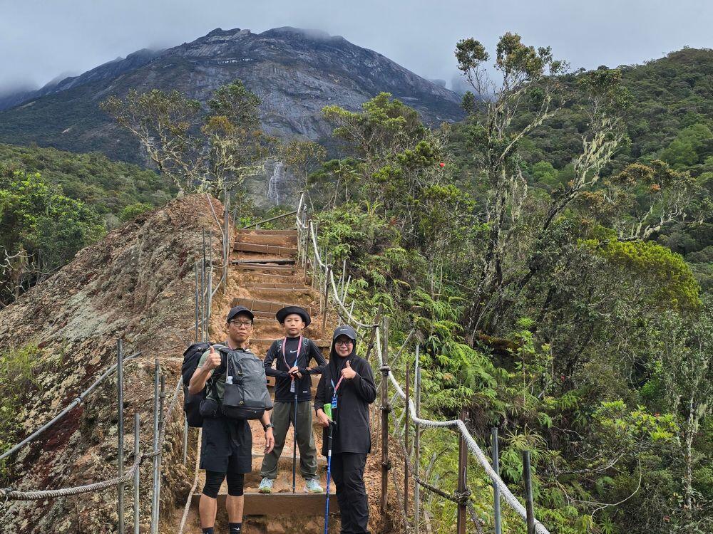 Mendaki Gunung Kinabalu