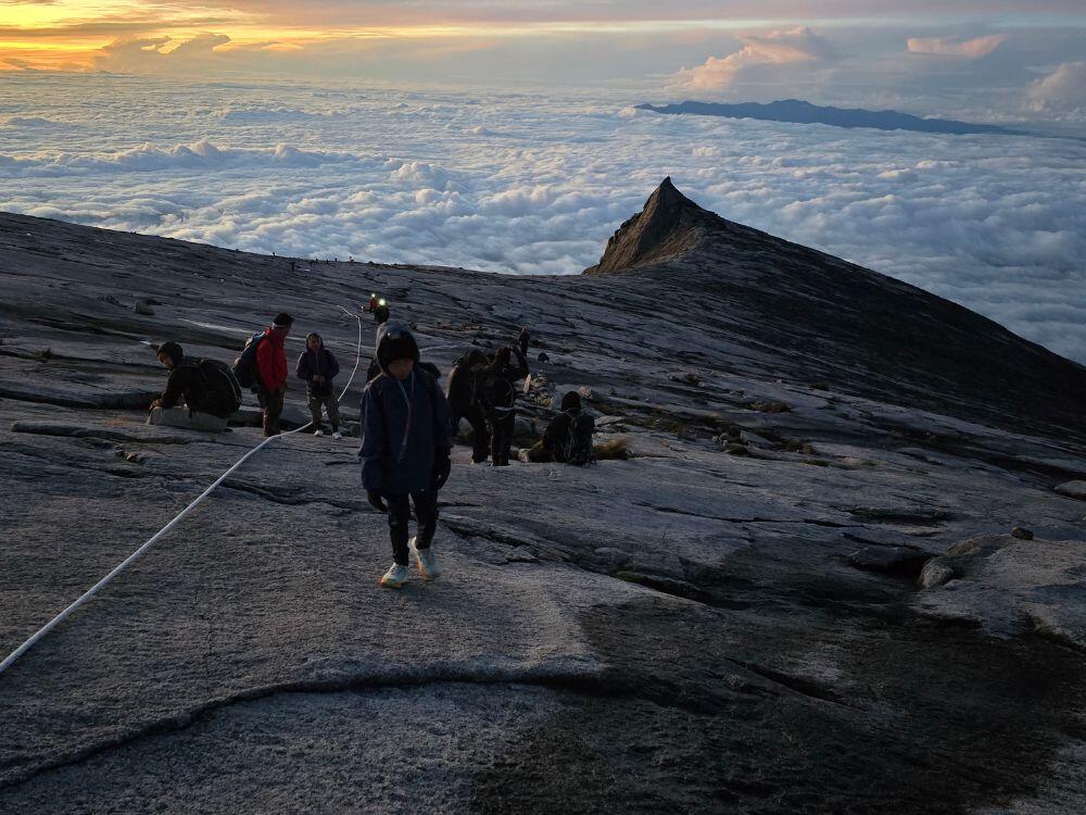 Mendaki Puncak Gunung Kinabalu