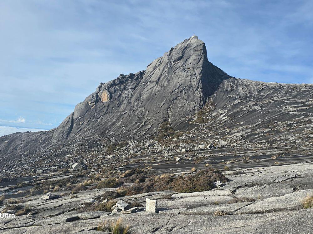 Mendaki Gunung Kinabalu