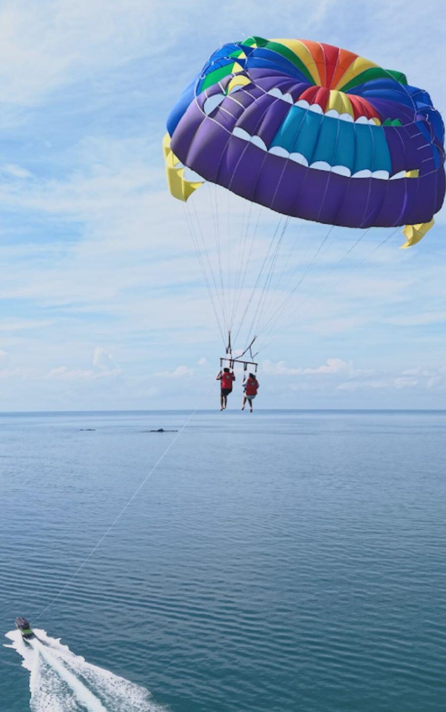 Parasailing Pantai Cenang