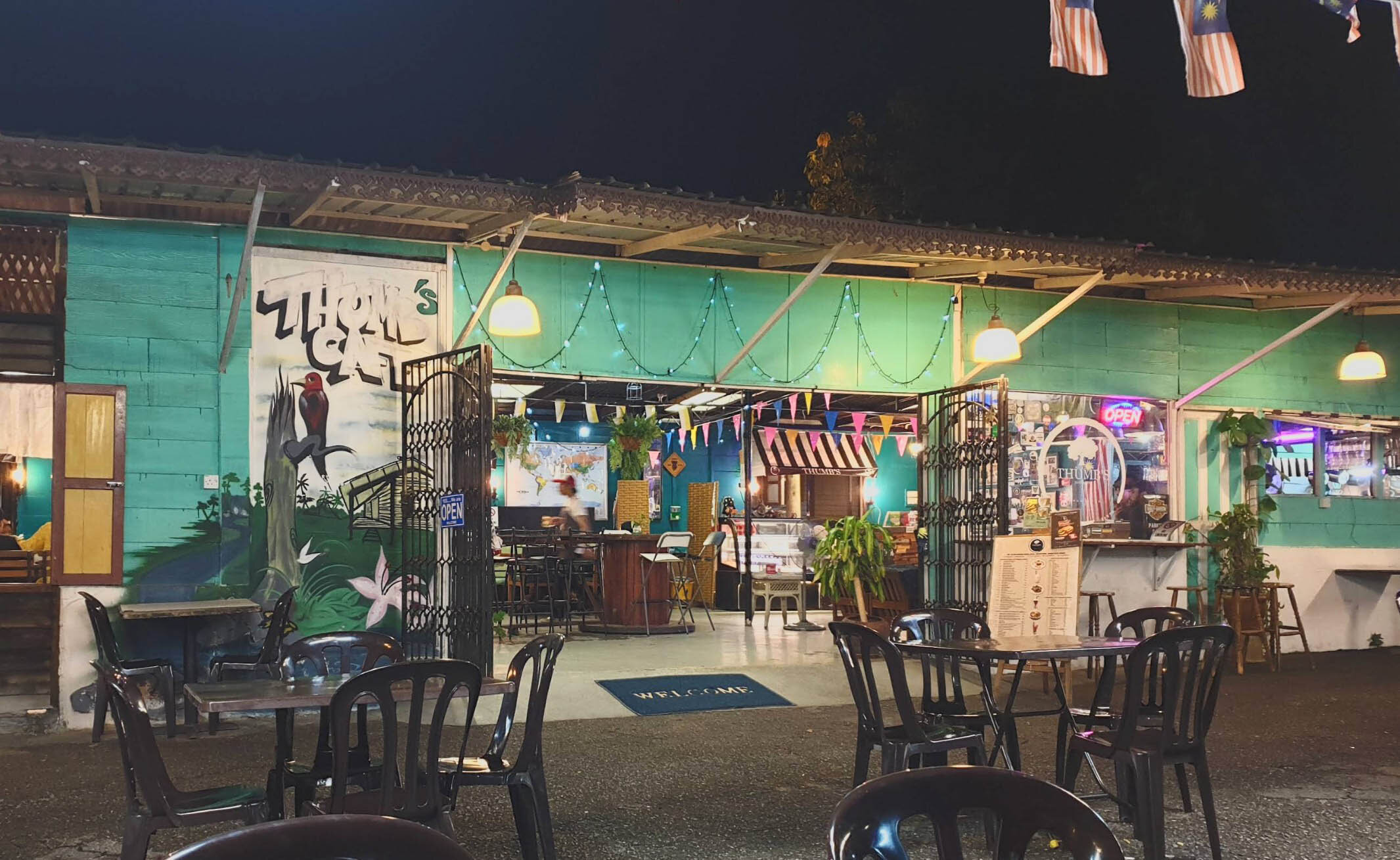 Thumbs-Cafe-Amir-Gan